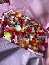 Load image into Gallery viewer, Medium Sweet Box